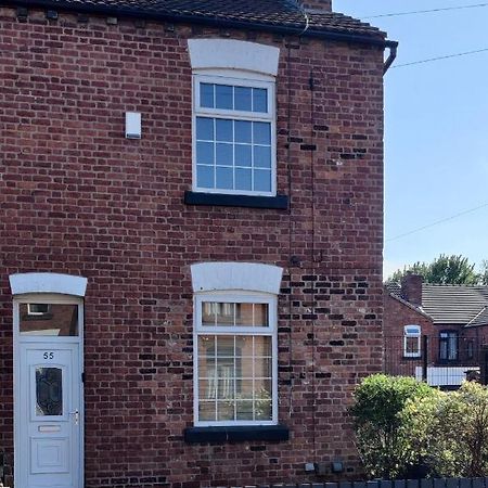 Victorian Semi Detached House Behind The High Street Newton-le-Willows Exterior foto
