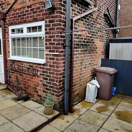 Victorian Semi Detached House Behind The High Street Newton-le-Willows Exterior foto