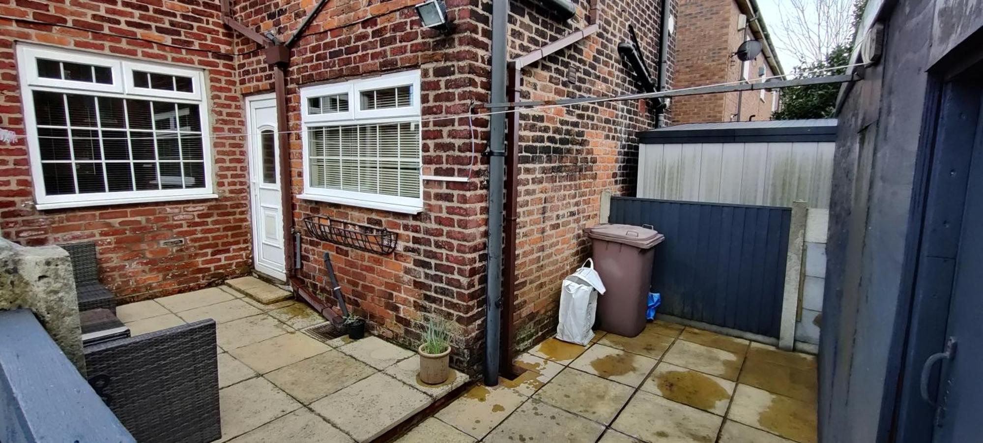 Victorian Semi Detached House Behind The High Street Newton-le-Willows Exterior foto